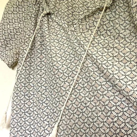 Joie "Masha" silk Tulip blouse in Porcelain Sz XS - Picture 3 of 7